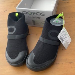 Brand new OOFOS. Size 7 W